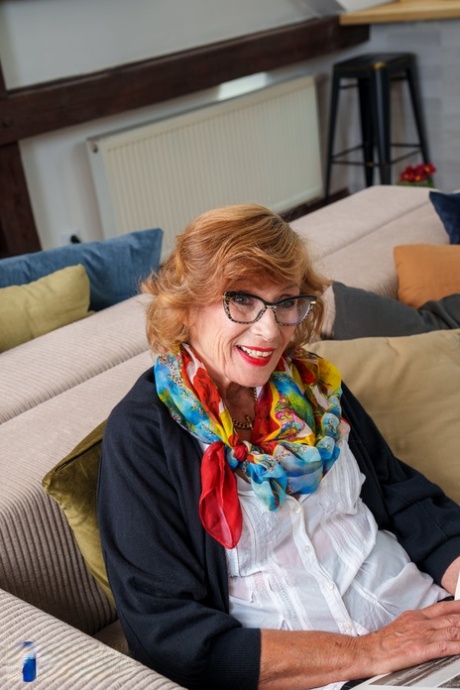 lunettes de grand-mère nus chauds photos