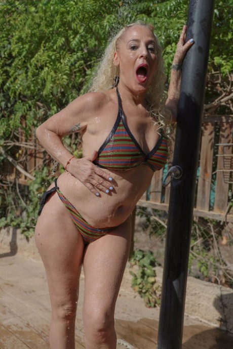 bikini amatoriale nudo erotico fotografie