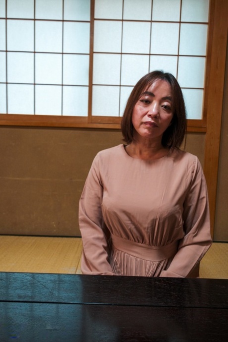 japansk moden top nøgen billede