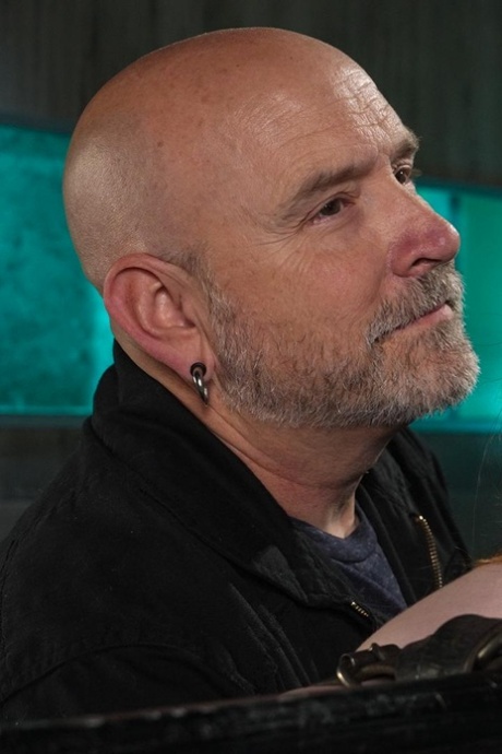 Rothaarige Knechtschaft porno foto