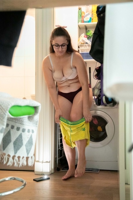 ぽっちゃりショートパンツ アート裸 写真