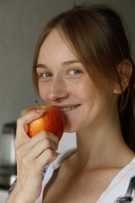 beautiful face free nude pics