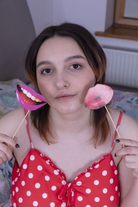 blasse Brünette hd bild