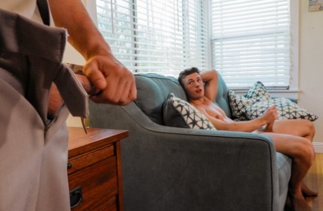 bedstemor bøjede sig forover perfekt eksklusiv Foto