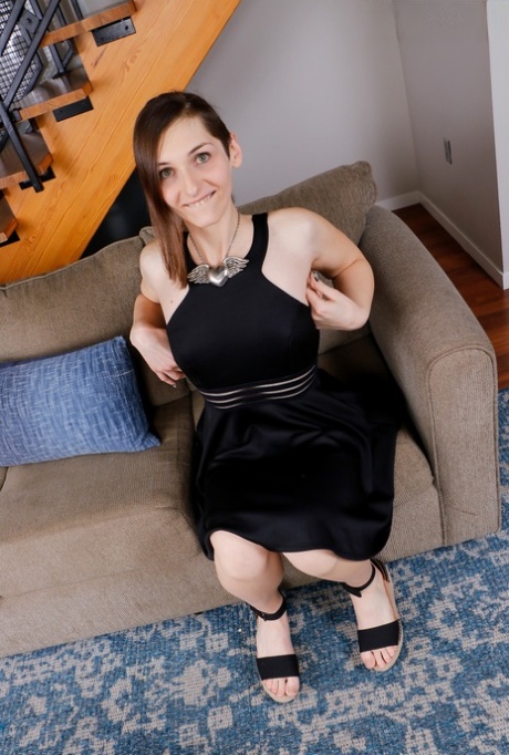 shemale dress free nude pics