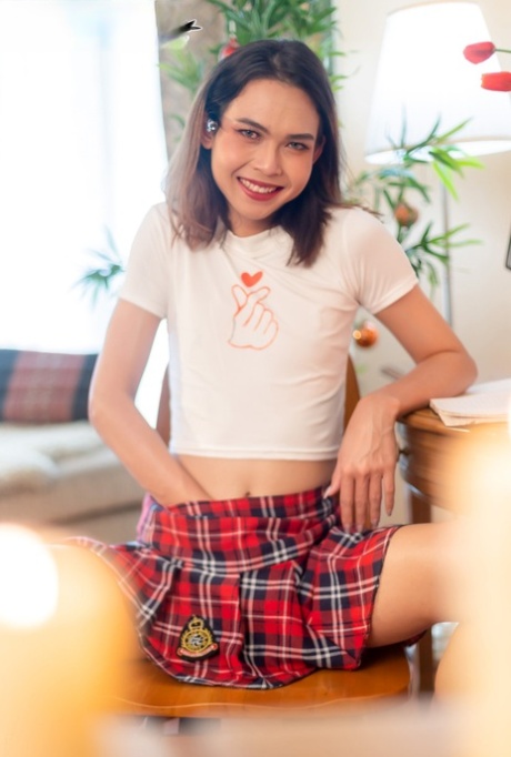 娇小人妖 好的 影像