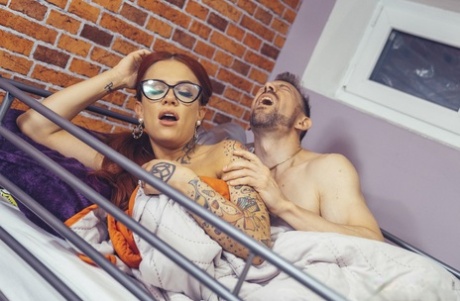 tätowierte Rothaarige exklusive porno fotos