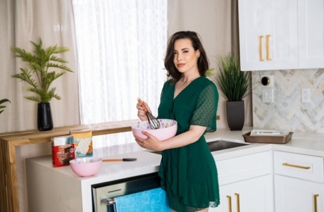 milf kitchen free sex photos