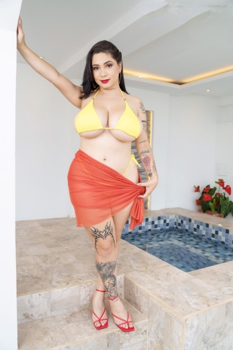巨乳中出し 裸 画像