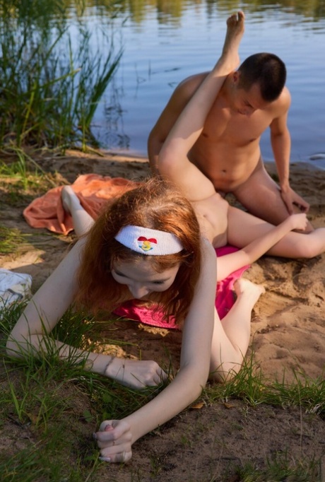 giovane allaperto nudo di alta qualità Immagine