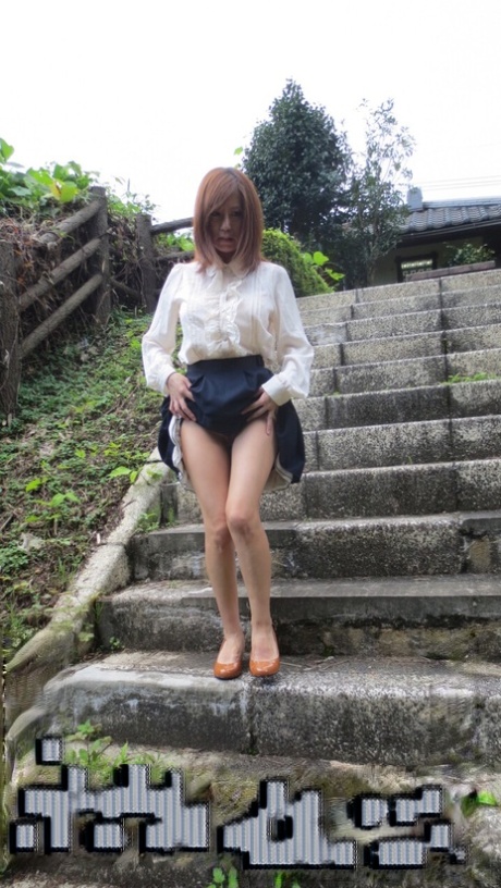 milf outdoor free img