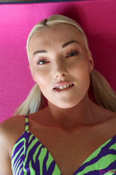 petite lesbian perfect photos