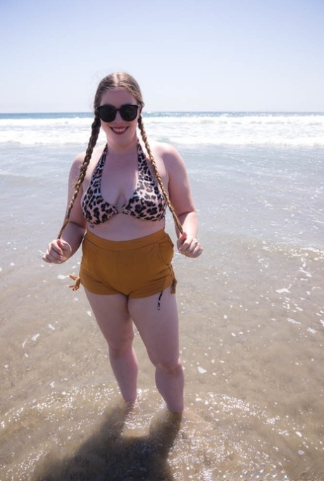 curvy glasses free sex pic