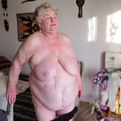 buttet bedstemor ret voksent billede