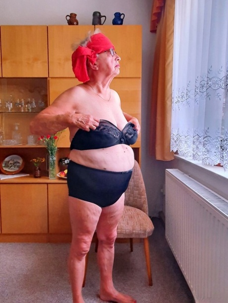 babiččí spodní prádlo hd akty galerie