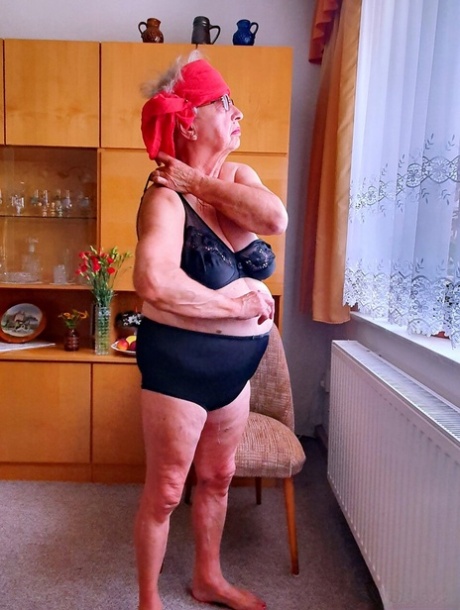 granny saggy tits adult pic
