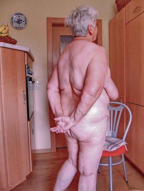とても年老いたおばあちゃん セクシー裸 写真