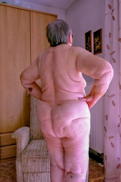 very old granny nude pic