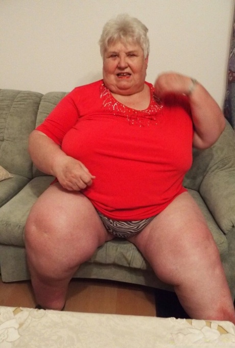 grand-mère ridée nu exclusif img