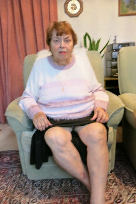 granny saggy tits nude pictures