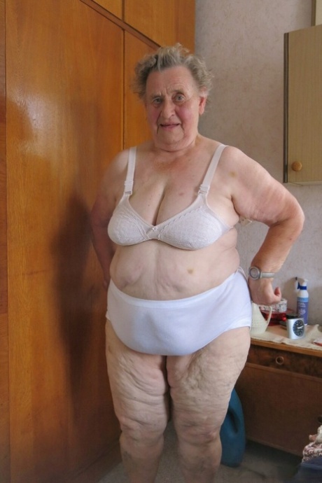 velmi stará babička sexy snímky