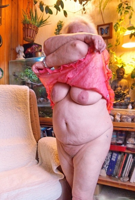 しわくちゃのおばあちゃん ホット 画像