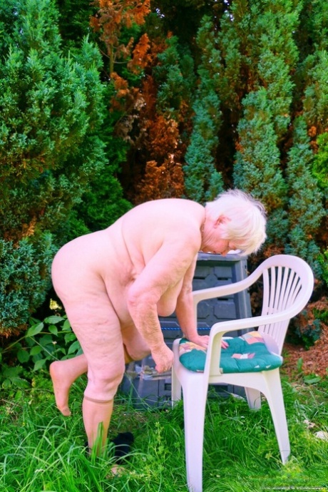 granny saggy tits free porn photos