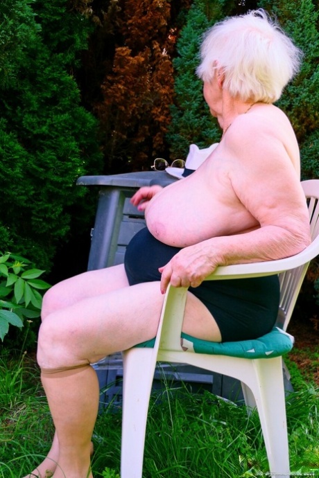 wrinkled granny art naked photos
