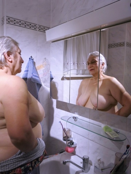 granny saggy tits sexy nudes photos