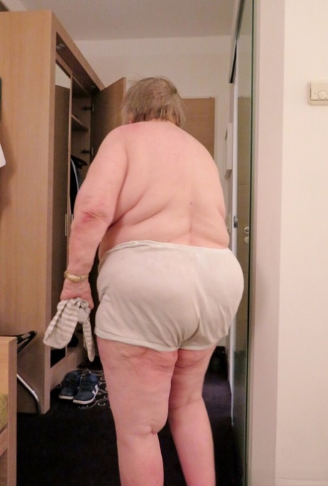granny bent over free porn pics
