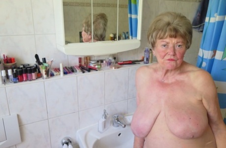 very old granny hot sex pic
