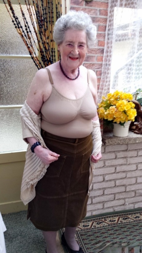abuela gorda y vieja alta calidad superior foto