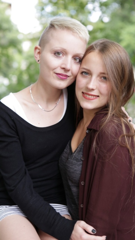 Überraschung mit verbundenen Augen nackt exklusive bild