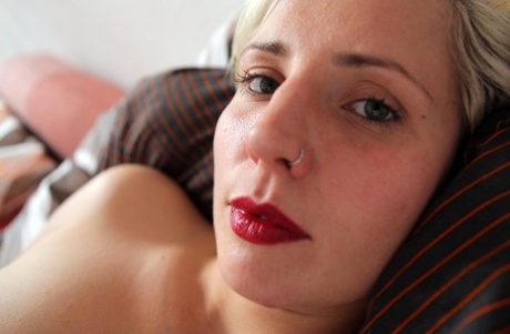 rouge à lèvres rouge jolie xxx archive
