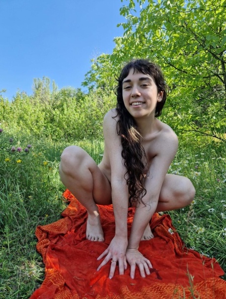 skinny solo naked images