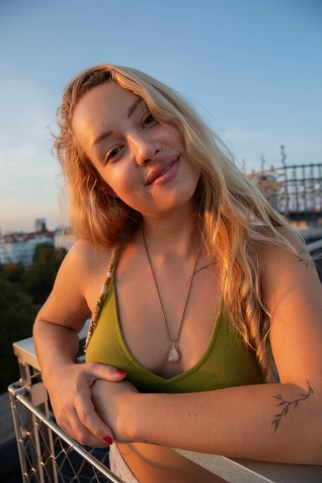 thick solo free pic