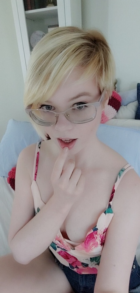 brýle na krátké vlasy xxx sexy snímky