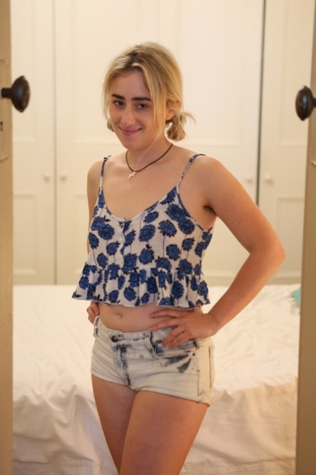 curvy petite erotic picture