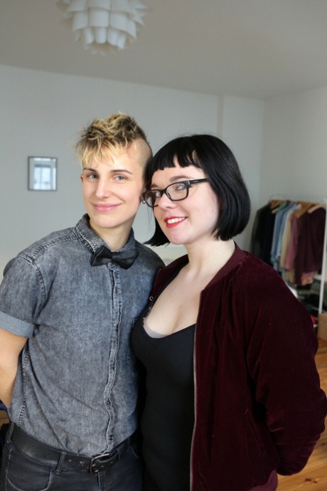 Brünette BDSM beste nacktheit foto