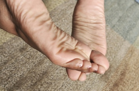 hairy pussy feet sexy photo