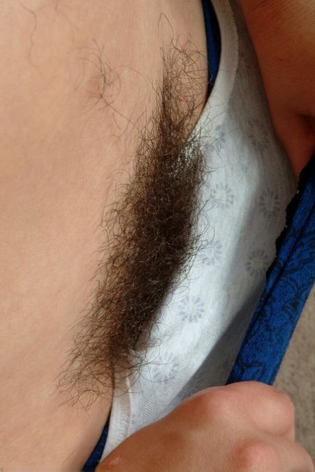自然な毛深い ヌード 写真