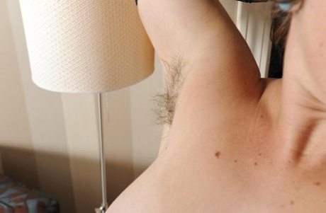 hårig tonåring armhåla pornografisk bild