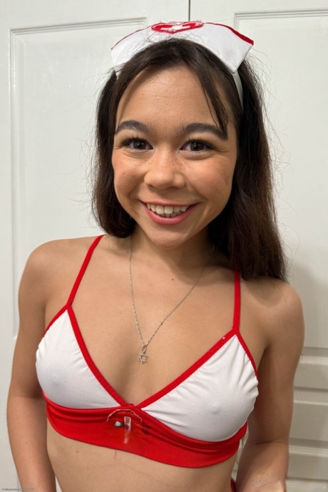 asiatisk sygeplejerske top img