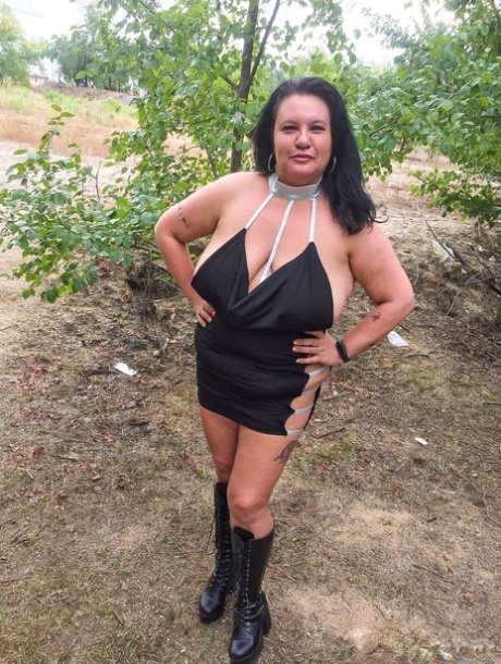 oma met hangende tieten xxx perfect foto's