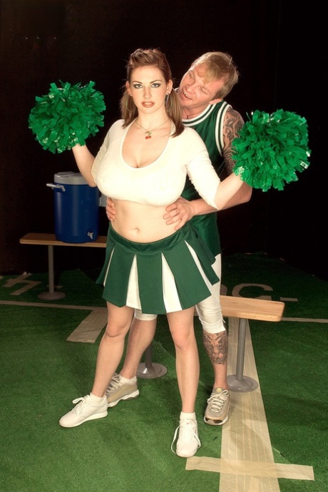 stora bröst cheerleader exklusiv foton