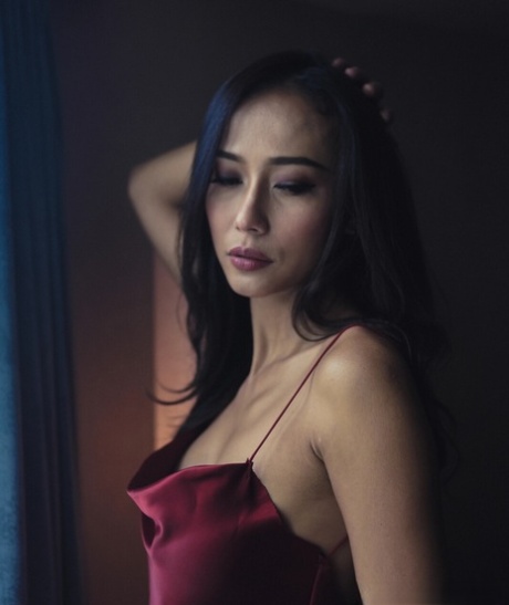 背の高いアジア人 ホットセックス 画像