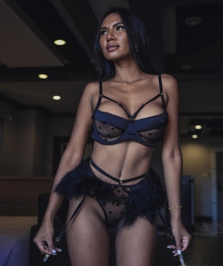 タイの熟女 美しいヌード 写真