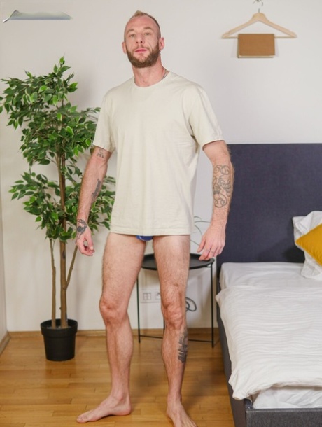 hombre solitario hermosa pornografica archivo