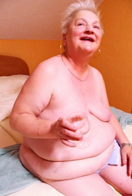 bionda alta erotico gratuito Immagine