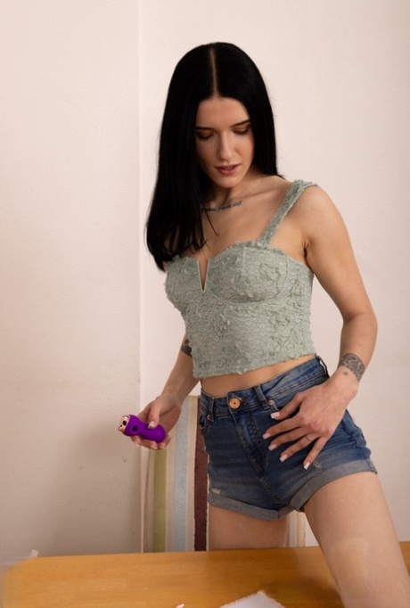 brunetka owłosiona cipka pornograficzna wysoka jakość kino